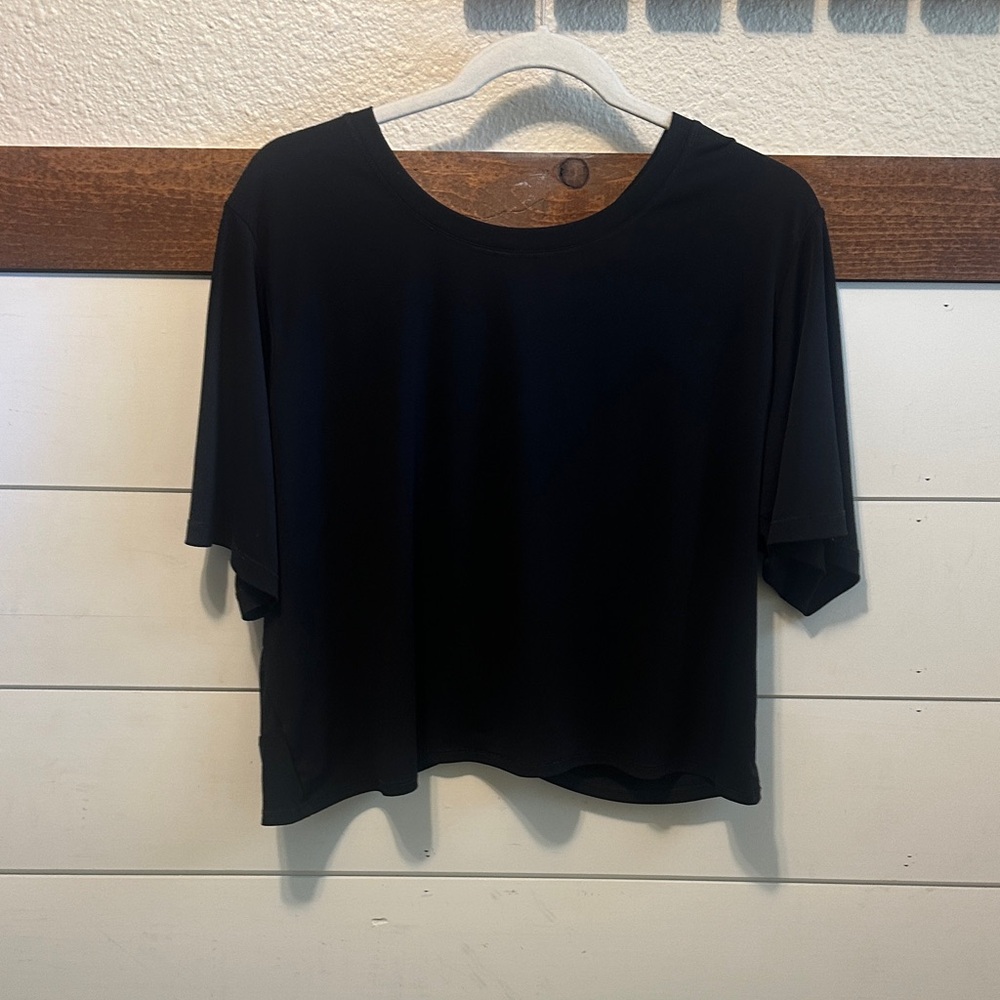 Fabletics Black Women's Relaxed Short Sleeve Top - Classic Crew Neck